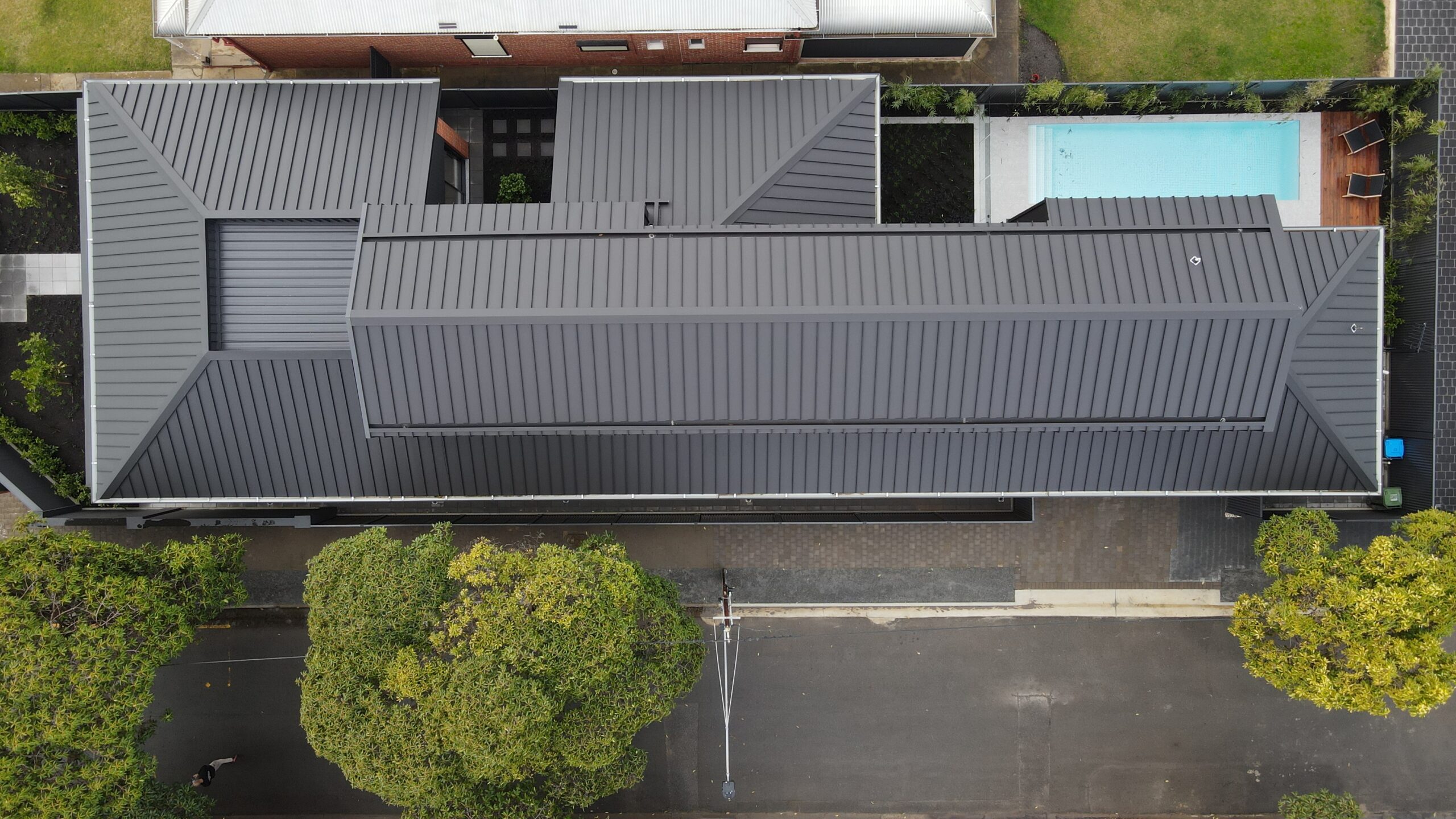 Sleek Roofing and Gutteringon Modern Home Modern home with roofing and guttering